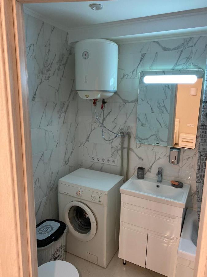 Квартира По Адресу Дружбы Народов 8А Kiev Exteriör bild